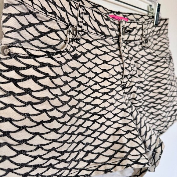 Betsey Johnson Black White Pattern Denim Micro Short Animal Size 4 - Picture 4 of 7